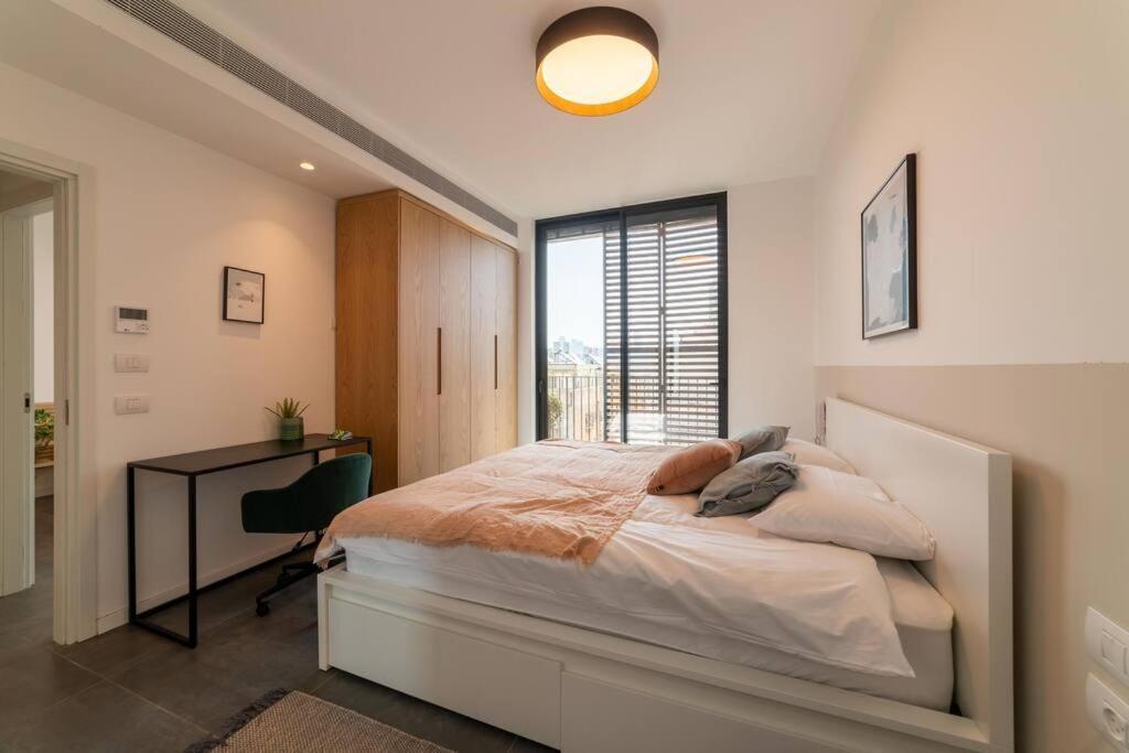 Amazing Penthouse On Gordon Beach 8 Guests Tel Aviv Exteriör bild