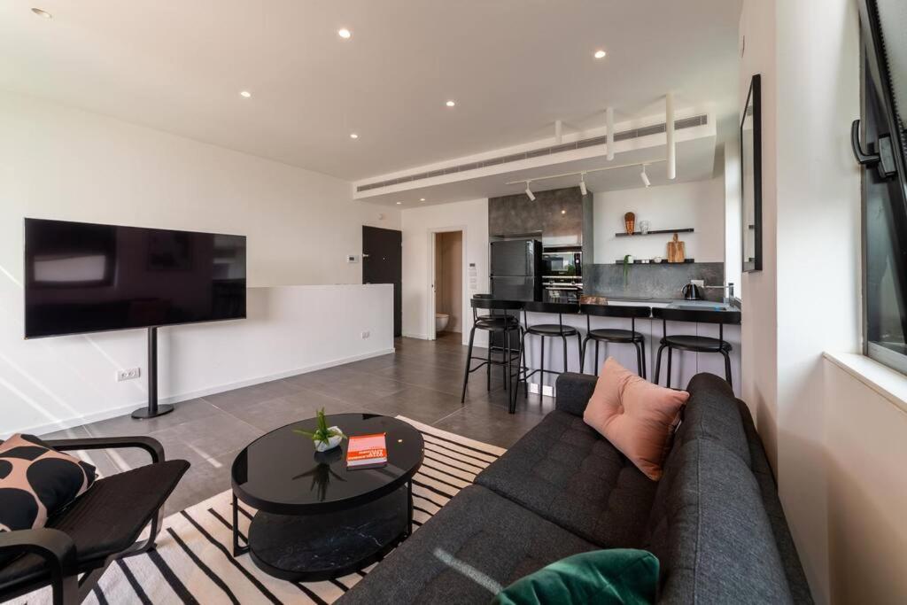 Amazing Penthouse On Gordon Beach 8 Guests Tel Aviv Exteriör bild
